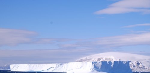 Tabular_iceberg_in_Erebus_Terror_Gulf_©_Cecilia_Vanman_Oceanwide_Expeditions