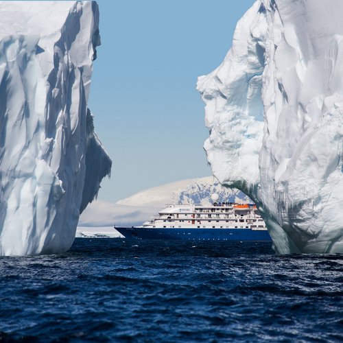 Antarctic_Cruising_©_John_Bozinov_Poseidon_Expeditions