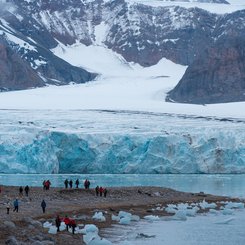 14_of_July_Glacier_Around_Spitsbergen_Kvitoya_©_Zoutfotografie_Oceanwide_Expeditions