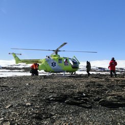 Helicopter_landing_Antarctica_©_Hans_Murre_Oceanwide_Expeditions