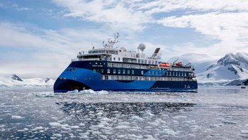 Ocean_Victory_Greenland_Ship__c__Albatros_Polar_Latitudes_Expeditions