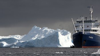 MV_Plancius_Antarctica_©_Robert_van_Kempen_Oceanwide_Expeditions
