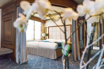 MV_Sea_Spirit_Owners_1_Suite_©_Poseidon_Expeditions