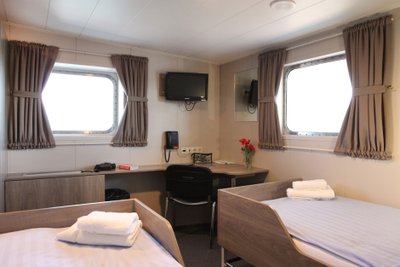 MV_Plancius_Twin_Deluxe_Cabin_©_Monica_Salmang_Oceanwide_Expeditions