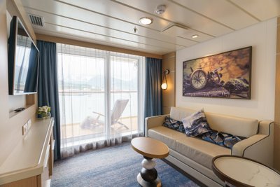 Ocean_Explorer_Penthouse_Suite_Cabin__c__Quark_Expeditions