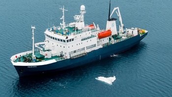 polar-athena-cruising-the-sea-ice-2-lars-korvald-secret-atlas