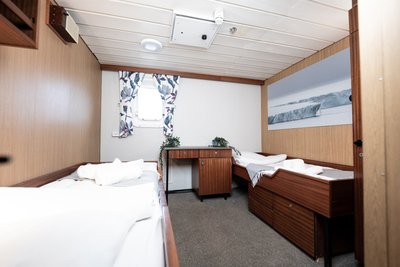 1-cabin-409-signature-twin-polar-athena-secret-atlas