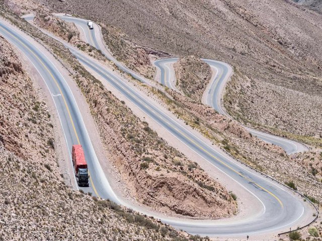 Road_to_Salinas_Grandes__c__Martin_Zwick_Naturfoto