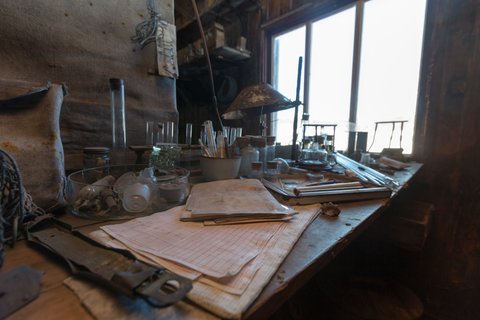 Cape_Evans_Scott_Hut_Ross_Island_Ross_Sea_Antarctic_©_Rolf_Stange_Oceanwide_Expeditions