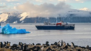  MV_Ortelius_Devils_Island_Antarctica_©_Thomas_Laumeyer_Oceanwide_Expeditions