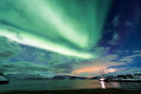 North_Norway_Aurora_borealis_Hike_Sail_March_©_Jurriaan_Hodzelmans_Oceanwide_Expeditions