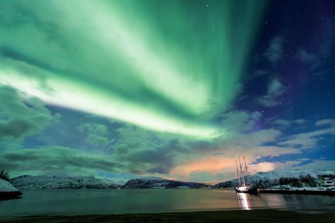 North_Norway_Aurora_borealis_Hike_Sail_March_©_Jurriaan_Hodzelmans_Oceanwide_Expeditions North_Norway_Aurora_borealis_Hike_Sail_March_©_Jurriaan_Hodzelmans_Oceanwide_Expeditions