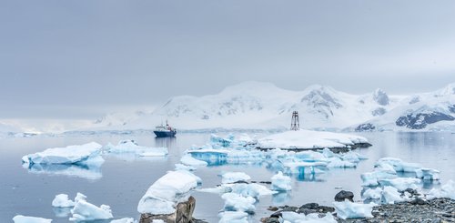 Ortelius_Antarctica_©_Ilja_Reijnen_Oceanwide_Expeditions