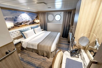Greg_Mortimer_Twin_Stateroom_©_Aurora_Expeditions