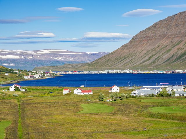 Isafjoerdur, die Hauptstadt der Westfjorde. Die Westfjorde (Vestfirdir) von Island_©_Martin_Zwick_Naturfoto