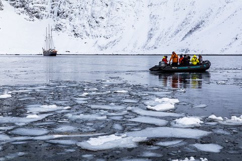 North_Norway_Aurora_borealis_Hike_Sail_March_zodiac_©_Jurriaan_Hodzelmans_Oceanwide_Expeditions North_Norway_Aurora_borealis_Hike_Sail_March_zodiac_©_Jurriaan_Hodzelmans_Oceanwide_Expeditions