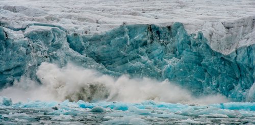 Hornsund_Glacier_Calving_Around_Spitsbergen_Kvitoya_©_Zoutfotografie_Oceanwide_Expeditions