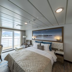 Greg_Mortimer_Captains_Suite_©_Aurora_Expeditions