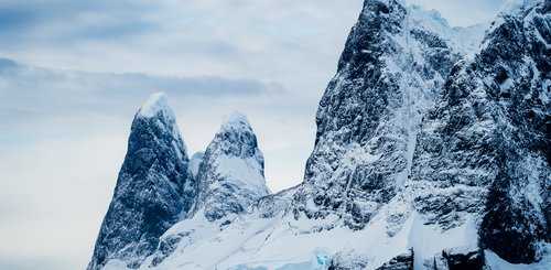 Mountains_Pleneau_Island_Antarctica_©_Aurora_Expeditons_Matt_Horspool