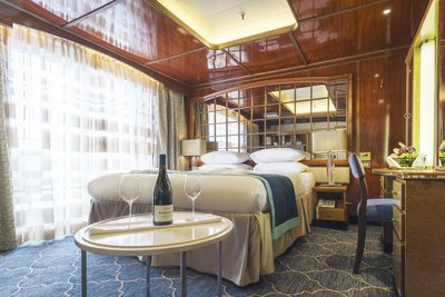 MV_Sea_Spirit_Deluxe_Suite_©_Poseidon_Expeditions