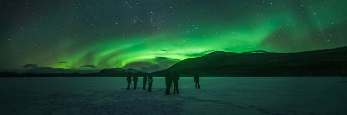 North_Norway_Aurora_Borealis_and_Milky_Way_over_a_frozen_lake_©_Johan_Vesters_Oceanwide_Expeditions