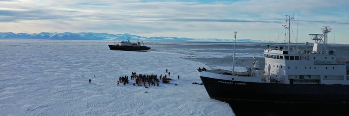 Spirit_of_Enderby_Akademik_Shokalskiy_Antarctica_©_Y_Simard_Greenstone_TV_Heritage_Expeditions