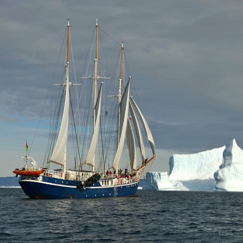 SV_Rembrandt_van_Rijn_sailing_Greenland_©_August_Tarik_Oceanwide_Expeditions