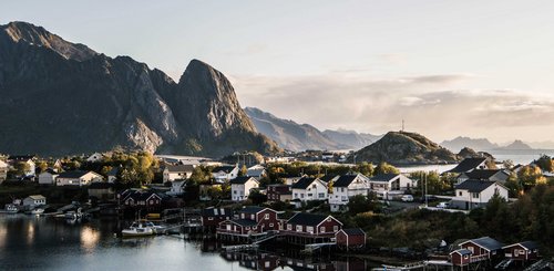 The_beautiful_city_Reine_Lofoten_Islands_©_Aurora_Expeditons_Unsplash