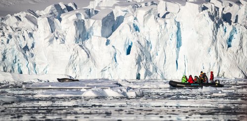 Zodiac_cruising_Antarctica_©_Dietmar_Denger_Oceanwide_Expeditions
