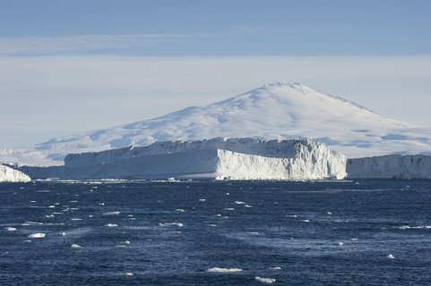 Mt_Erebus_Ross_Sea_Antarctic_©_Fred_van_Olphen_Oceanwide_Expeditions