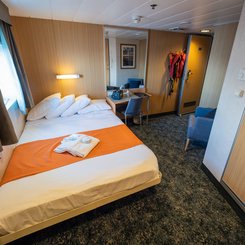 Double_Cabin_320_MS_Quest_©_Eirik_Gronningaet_Arktis_Tours