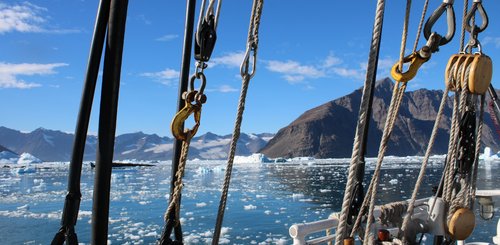 SV_Rembrandt_van_Rijn_sailing_Greenland_©_Peter_Huysmans_Oceanwide_Expeditions