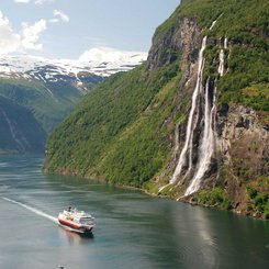 Geiranger_Norway_HGR_49268_©_Espen_Mills_Hurtigruten