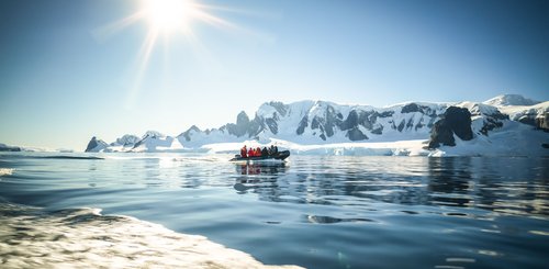 Sunny_Zodiac_cruising_Antarctica_©_Dietmar_Denger_Oceanwide_Expeditions