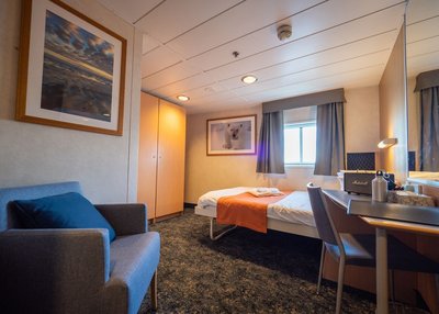 Double_Cabin_320_MS_Quest_©_Eirik_Gronningaet_Arktis_Tours