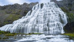 Der Wasserfall Dynjandi, ein Wahrzeichen der Westfjorde. Die Westfjorde (Vestfirdir) von Island_©_Martin_Zwick_Naturfoto