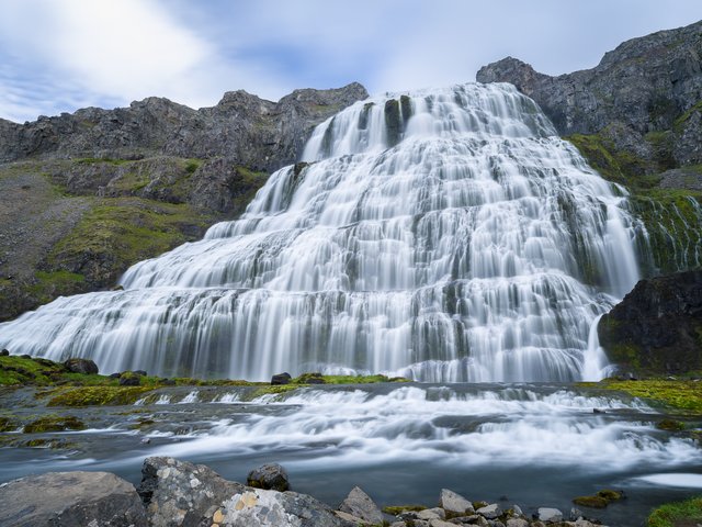 Der Wasserfall Dynjandi, ein Wahrzeichen der Westfjorde. Die Westfjorde (Vestfirdir) von Island_©_Martin_Zwick_Naturfoto