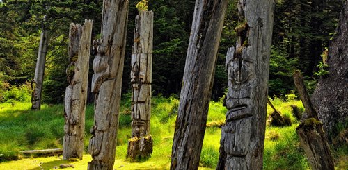 totem_poles_haida_gwaii_british_columbia_©_Aurora_Expeditions