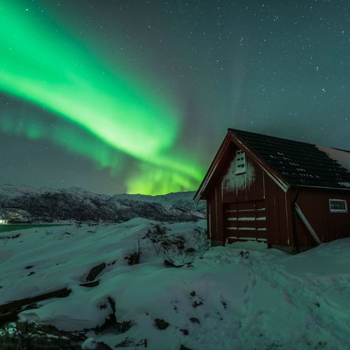 North_Norway_Boathouse_under_the_northern_lights_©_Johan_Vesters_Oceanwide_Expeditions