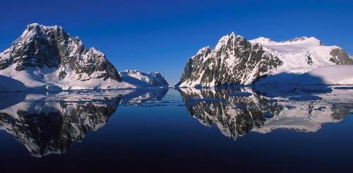 Lemaire_Channel_Antarctica_©_Franco_Banfi_Oceanwide_Expeditions