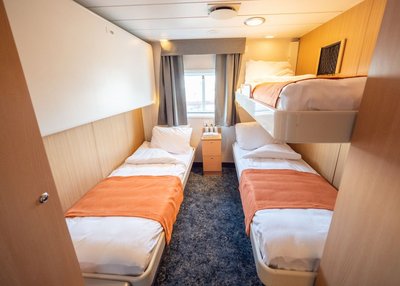 Triple_Cabin_312_MS_Quest_©_Eirik_Gronningaet_Arktis_Tours