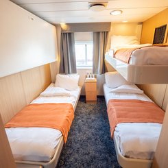 Triple_Cabin_312_MS_Quest_©_Eirik_Gronningaet_Arktis_Tours