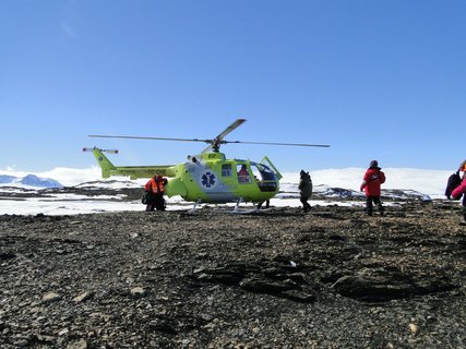Helicopter_landing_Antarctica_©_Hans_Murre_Oceanwide_Expeditions
