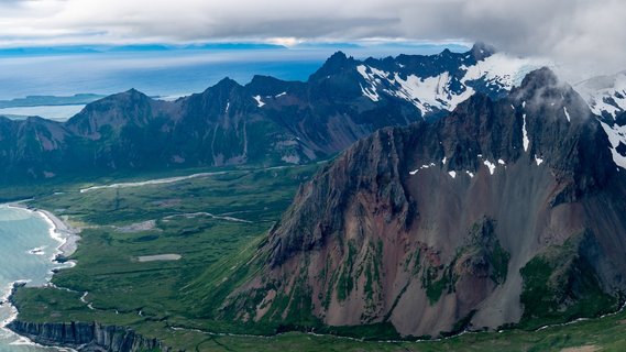 aleutian_islands_volcanoes_mountains_©_Aurora_Expeditions