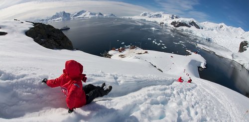 Antarctic_Paradise_Bay_©_Tavish_Campbell_Poseidon_Expeditions