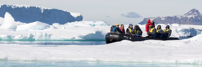 Zodiac_Cruise_Weddell_Sea_Antarctica_©_Aurora_Expeditons_Michael_Baynes